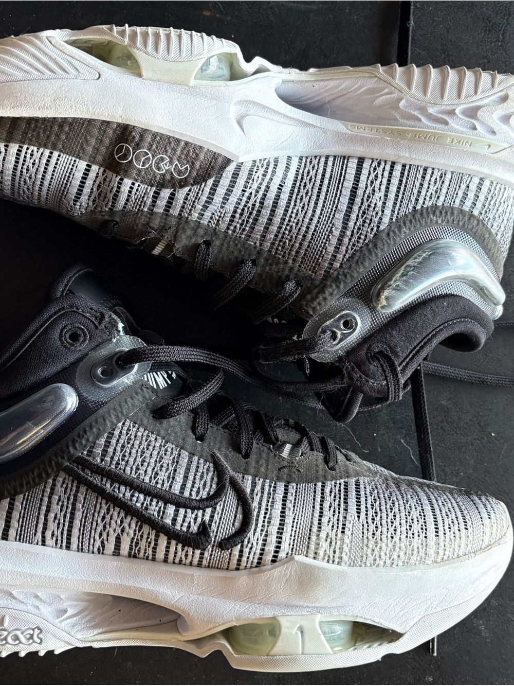 Nike men’s Black & white GT jump basketball shoes